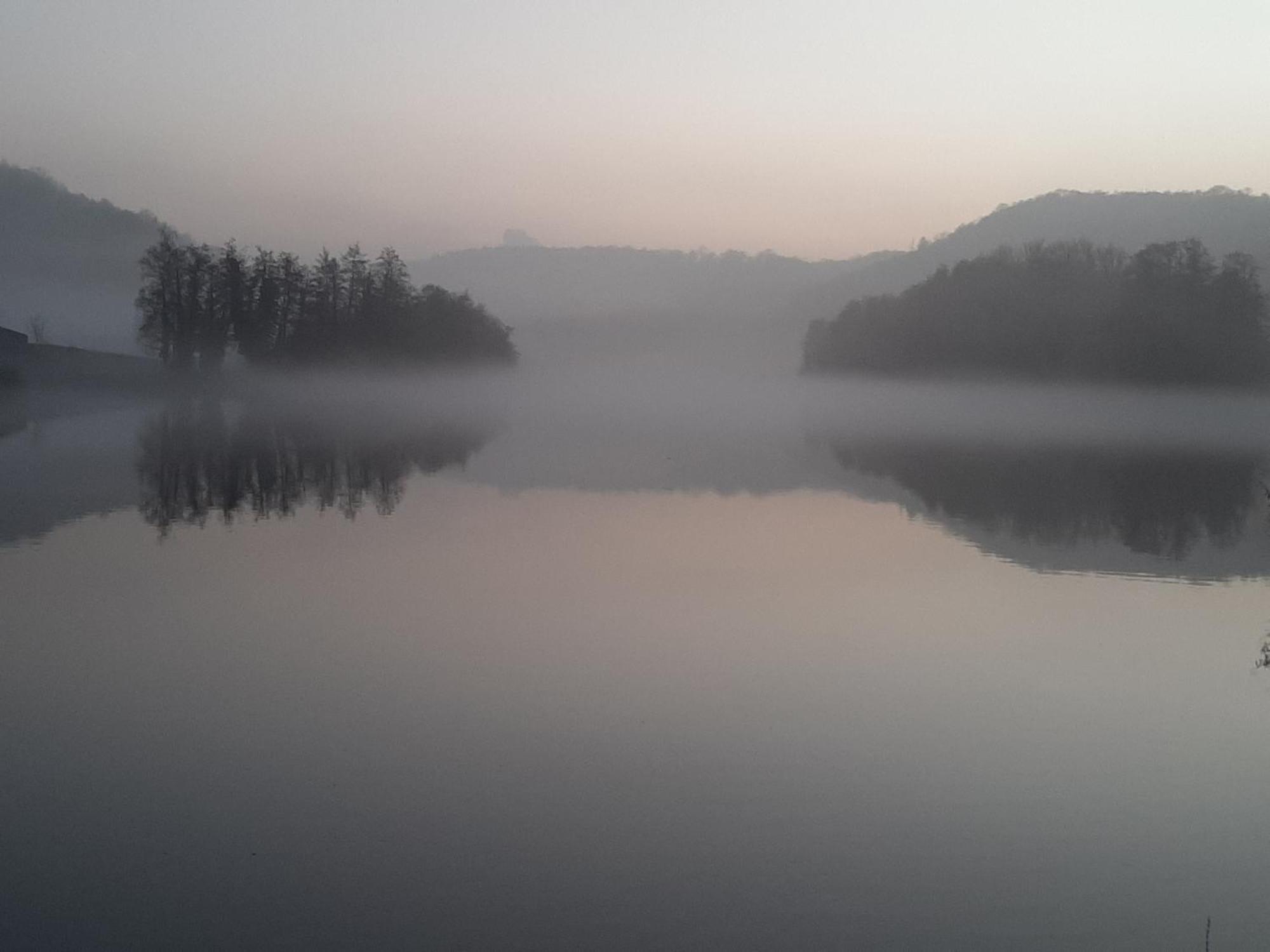 Een Thuis In De Condroz Waulsort Exteriör bild